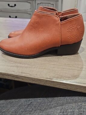 Lucky Brand Little girl's Booties 'Lucky You Lucky Me" size 2